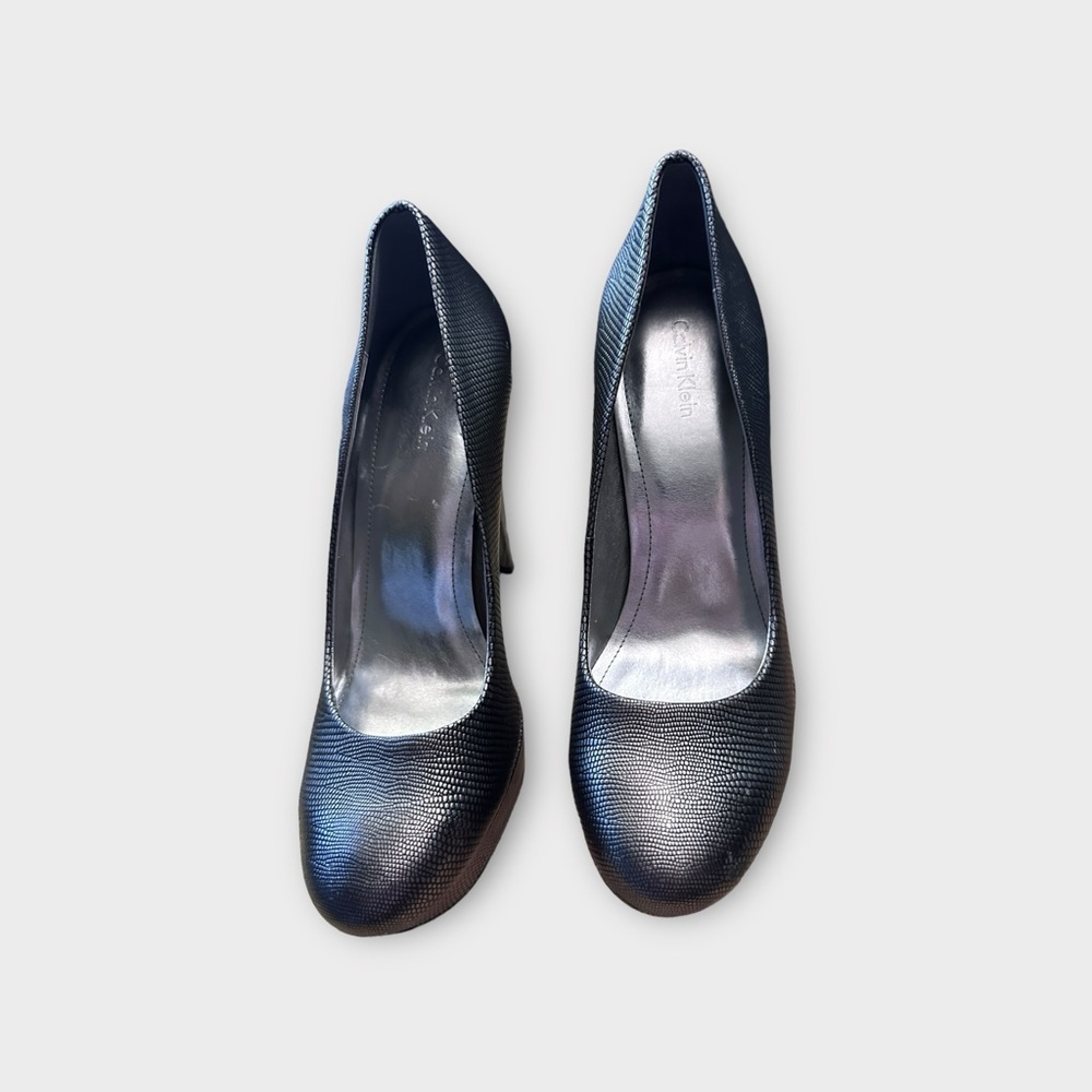Calvin Klein Women’s Gunmetal Silver Size 7 Pumps - Gently used - 4.5" heel 👠 - Picture 4 of 8